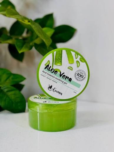 Evvora Aloe Vera Real Essence Soothing Gel